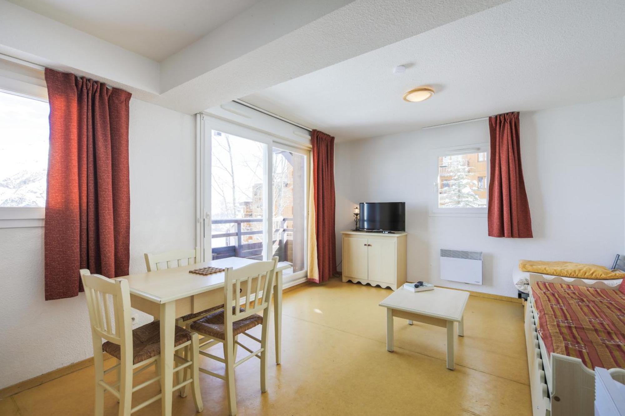 Residence Les Chalets De Puy Saint Vincent - Maeva Home Пюи-Сен-Венсан Стая снимка